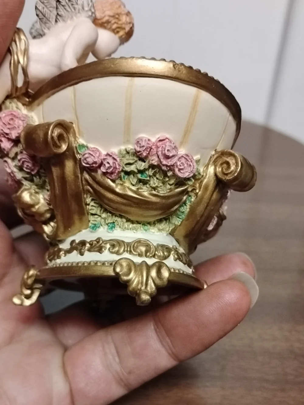 The Franklin Mint Cherub Floral A Scent Of Love Trinket Bowl in Cream and Gold